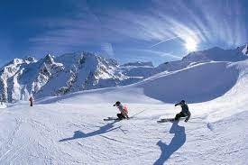 Berikut 7 Alasan Banyak Yang Main Ski di Musim Dingin